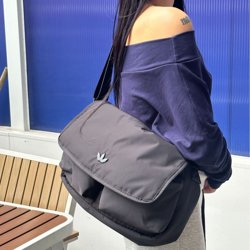 Torba crossbody velike kapacitete, vodootporna tkanina, gradski stil, horizontalni kvadratni oblik, magnetska kopča, unutarnja džep za telefon