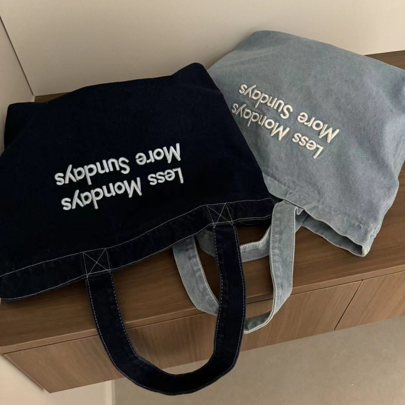 Denim torba za ramena – urbani jednostavni stil, zatvarač, horizontalni kvadratni oblik, dvostruke naramenice za svakodnevnu upotrebu.