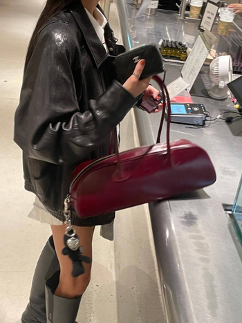 Geantă baguette din piele naturală pentru crossbody, stil urban, bretele duble, închidere cu fermoar, căptușeală din pânză