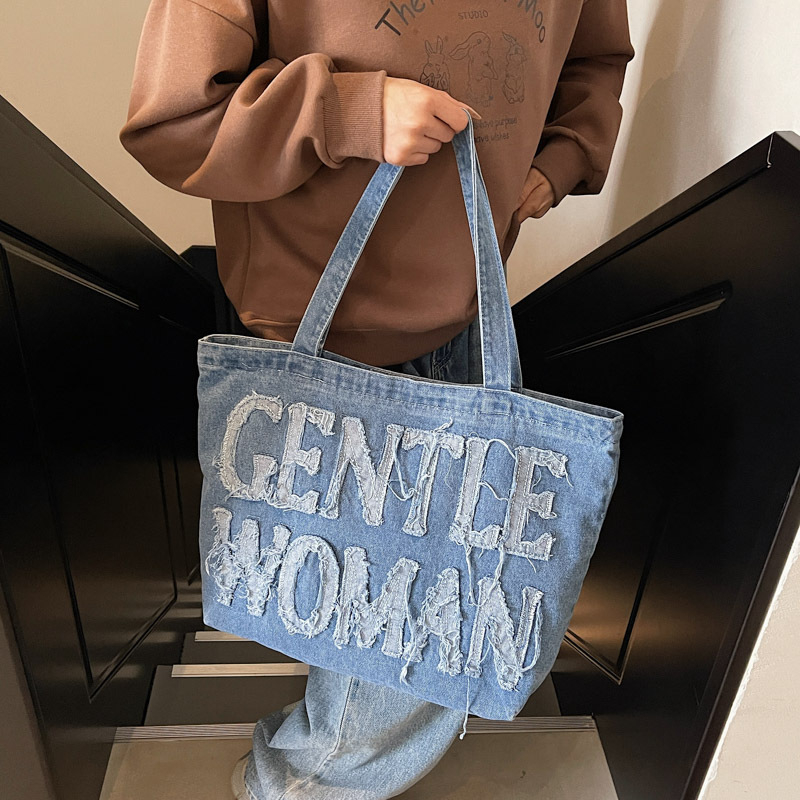 Denim Tote torba, street fashion, proljeće 2025, vodoravni kvadratni oblik, dvostruke ručke