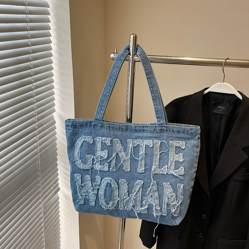 Denim Tote torba, street fashion, proljeće 2025, vodoravni kvadratni oblik, dvostruke ručke