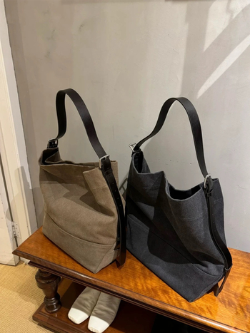 Canvas tote taška na rameno so vertikálnym štvorcovým tvarom, magnetické zapínanie, vnútorné vrecko na zips, polyesterové podšitie, jednoručný ramenný popruh