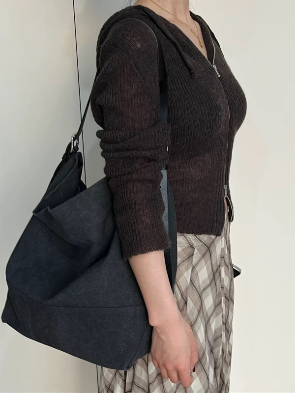 Canvas tote taška na rameno so vertikálnym štvorcovým tvarom, magnetické zapínanie, vnútorné vrecko na zips, polyesterové podšitie, jednoručný ramenný popruh