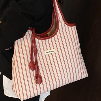 Šarena platnena tote torba — gradski stil, platnen materijal, vertikalni kvadratni oblik, magnetska zatvarač, unutarnji džep sa zipom i džep za telefon.