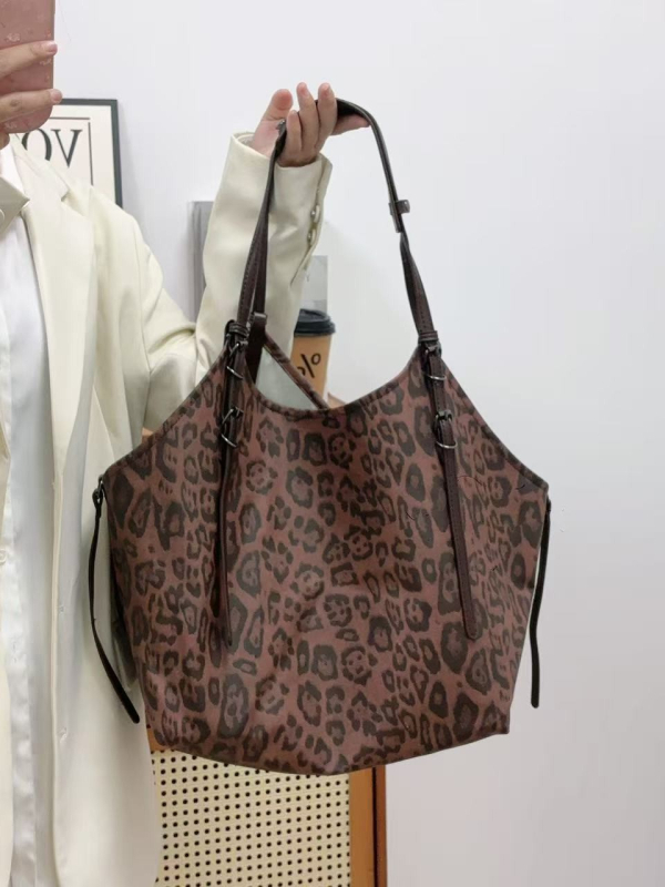 Bucket tote torba s leopard printom, ulični stil, PU materijal, oblik bucket, magnetno zatvaranje, podstava od platna