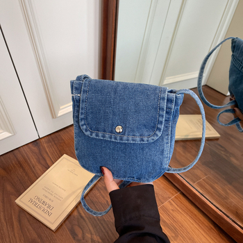 Denim crossbody torba, ovalni oblik, s poklopcem, podstava od poliestera