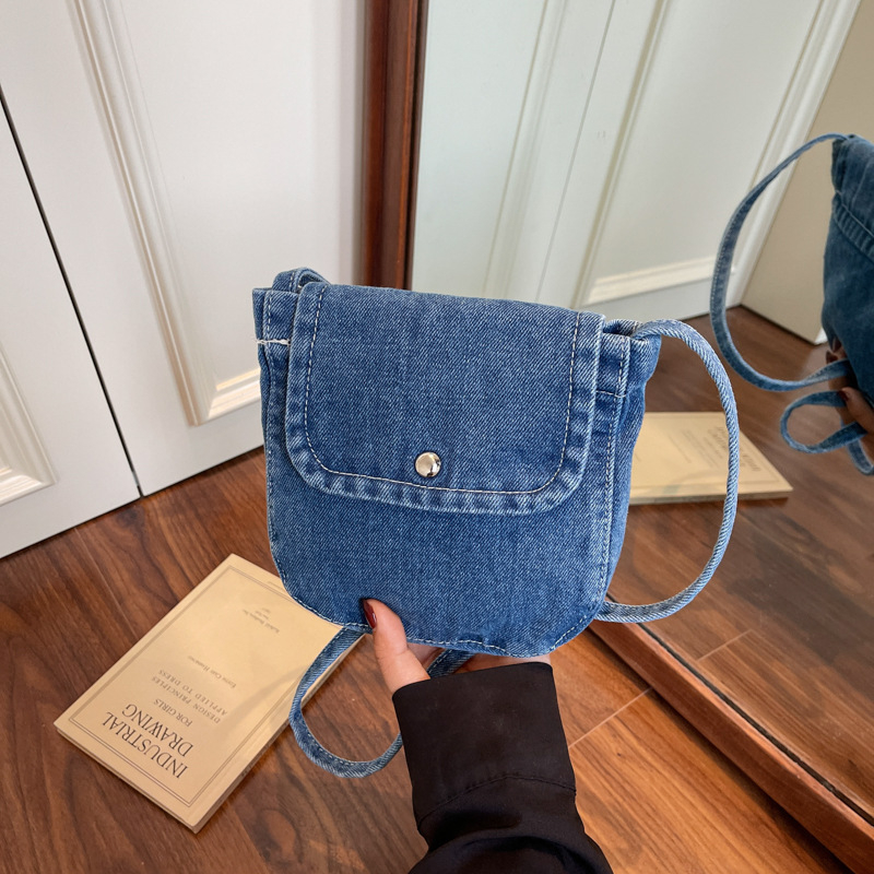 Denim crossbody torba, ovalni oblik, s poklopcem, podstava od poliestera