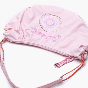 Nylon dumpling torba s crossbody remenom, ulični stil, otvaranje šnalom, unutarnja pretinica za telefon