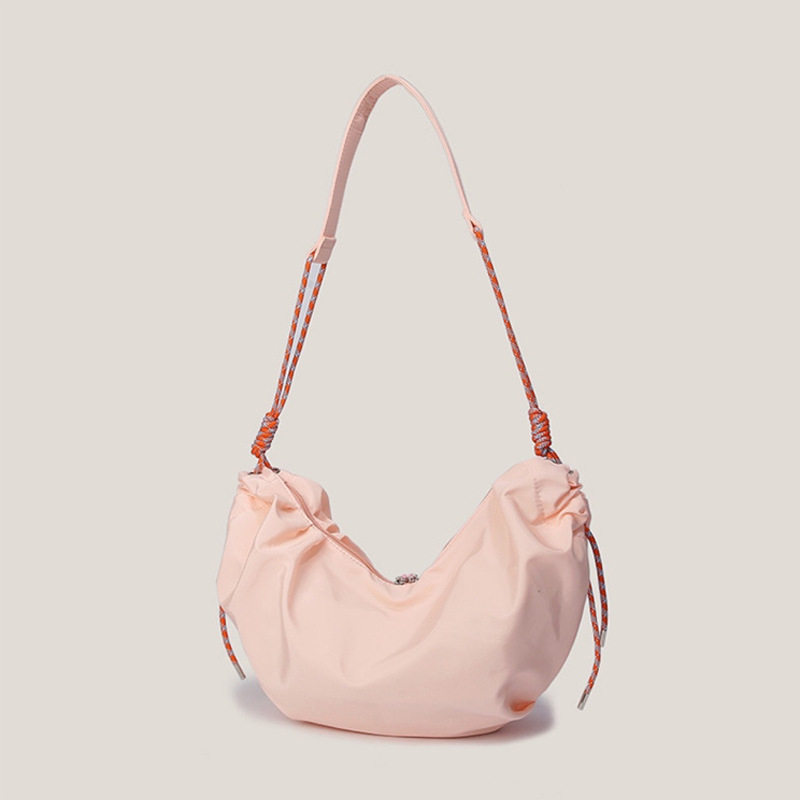 Nylon dumpling torba s crossbody remenom, ulični stil, otvaranje šnalom, unutarnja pretinica za telefon