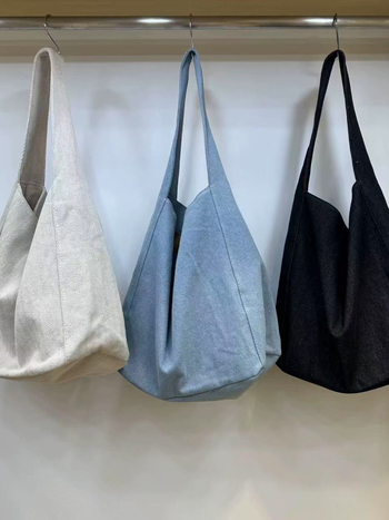 Denim tote torba, gradski minimalistički stil, vertikalni kvadratni oblik, magnetno zatvaranje