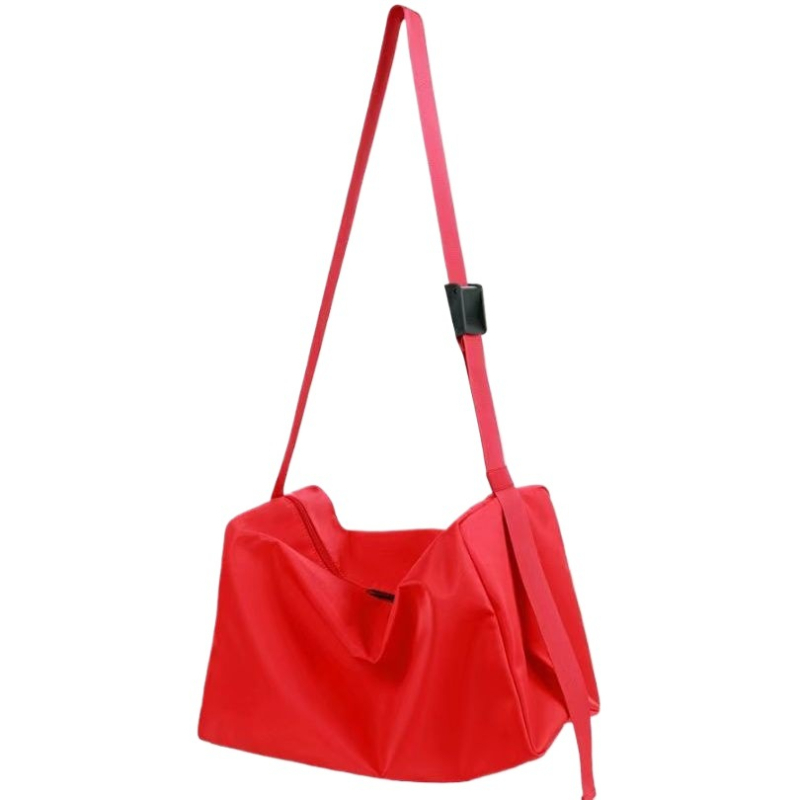Vodootporna muška torba preko ramena, minimalističkog dizajna, kompaktnih dimenzija, sintetička koža, japanski nadahnut stil, casual svakodnevni stil.