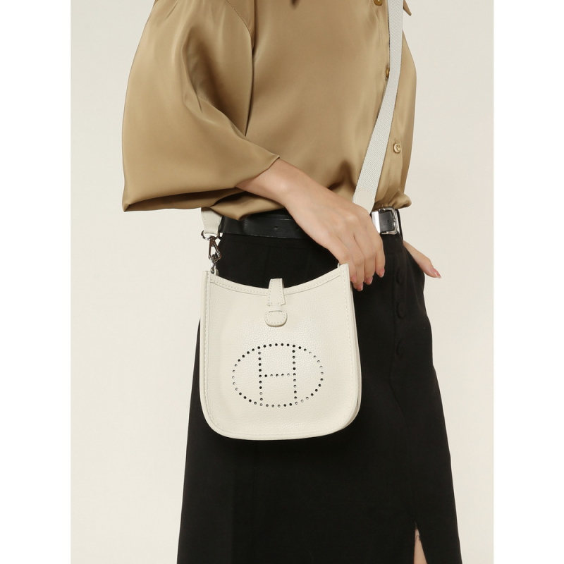 Geantă Evelyn pentru femei: din piele naturală pentru telefon mobil, formă găleată, închidere magnetică, căptușeală din piele de bovine (Material: Piele naturală; Stil: Geantă pentru telefon; Formă: Găleată; Închidere: Magnetic)