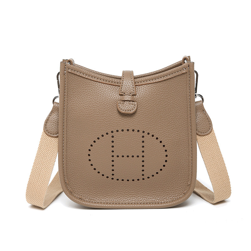 Geantă Evelyn pentru femei: din piele naturală pentru telefon mobil, formă găleată, închidere magnetică, căptușeală din piele de bovine (Material: Piele naturală; Stil: Geantă pentru telefon; Formă: Găleată; Închidere: Magnetic)