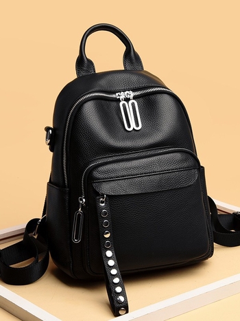 Moteriška odinė kuprinė, pirmo sluoksnio karvės odos, užtrauktukas, poliesterio pamušalas, vertikali kvadrato formos, vidiniai kišenės su užtrauktuku ir kišenė telefonui, pečių dirželiai