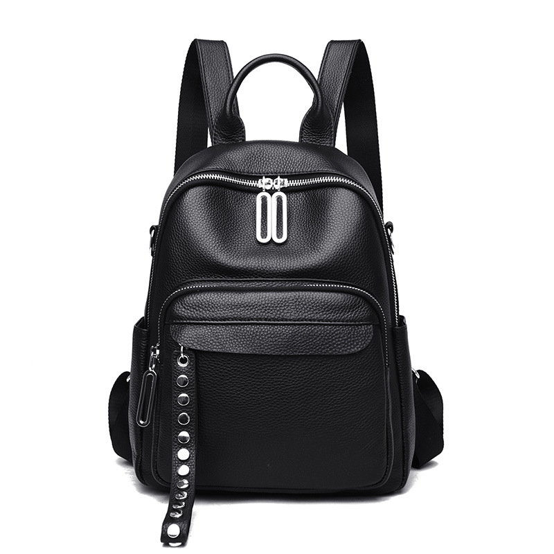 Moteriška odinė kuprinė, pirmo sluoksnio karvės odos, užtrauktukas, poliesterio pamušalas, vertikali kvadrato formos, vidiniai kišenės su užtrauktuku ir kišenė telefonui, pečių dirželiai