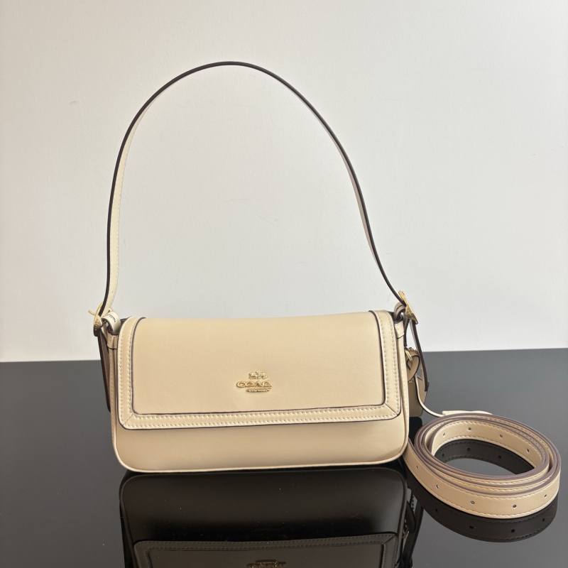 Geantă crossbody din piele naturală, formă orizontală pătrată, închidere magnetică, buzunare interioare pentru telefon, documente, buzunar laminat cu fermoar și buzunar pentru aparat — Toamna 2025