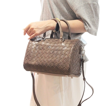 Geantă crossbody din piele naturală de vițel, țesută manual, formă de pernă, căptușeală poliester-cotton, închidere cu fermoar