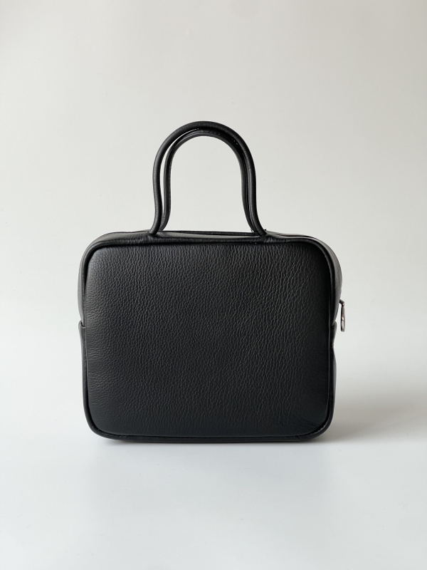 Ženska kvadratna crossbody torba od kože najviše kvalitete, uspravni oblik, zatvarač, podstava od sintetičke kože, jedan remen