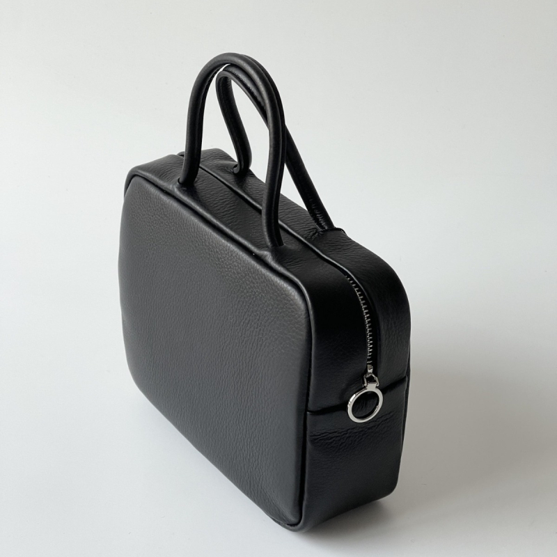 Ženska kvadratna crossbody torba od kože najviše kvalitete, uspravni oblik, zatvarač, podstava od sintetičke kože, jedan remen