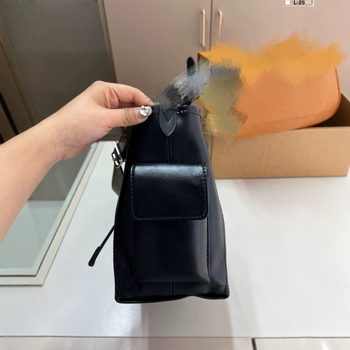 Tote torba od prave kože sa ovčjom kožom, horizontalni kvadratni oblik, magnetska kopča, unutarnji džep sa zipom, street fashion stil