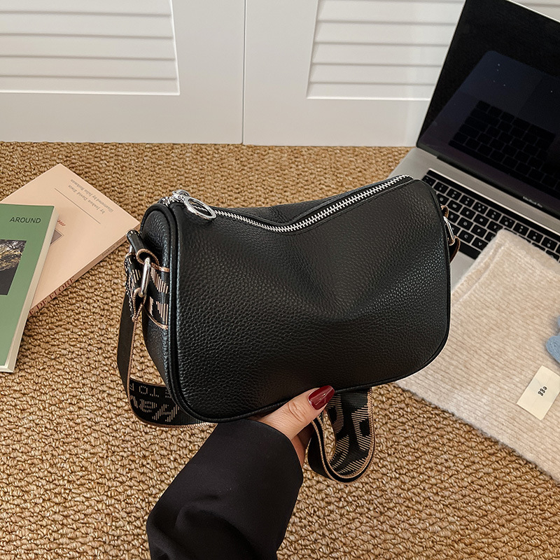 Moteriška pečių rankinė iš tikros odos, aukštos kokybės oda, pagalvėlės stiliaus rankinė, užtrauktukas uždarymas, vidinė kišenė su užtrauktuku, poliesterio pamušalas, nuimamas rankenos