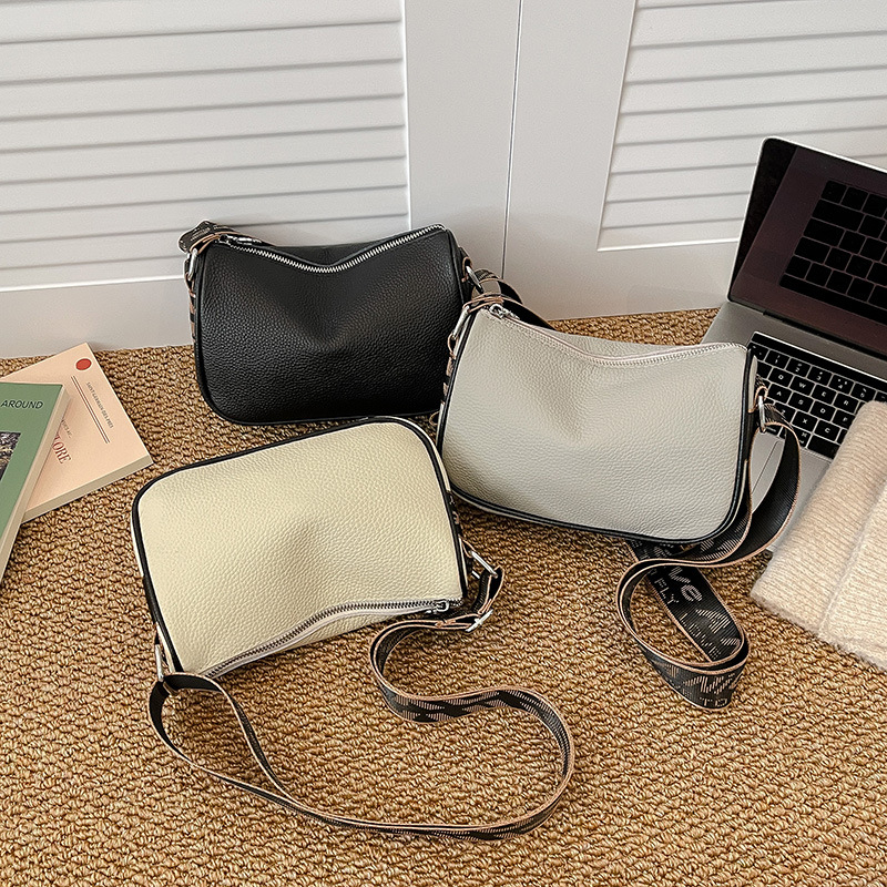 Moteriška pečių rankinė iš tikros odos, aukštos kokybės oda, pagalvėlės stiliaus rankinė, užtrauktukas uždarymas, vidinė kišenė su užtrauktuku, poliesterio pamušalas, nuimamas rankenos