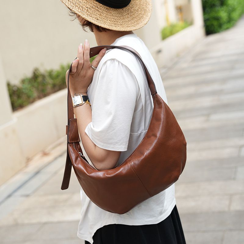 Moteriška pečių rankinė gatvės stiliaus, dumpling formos oda iš pirmojo sluoksnio, užtrauktukas užsegimas, vidinė laminuota kišenė