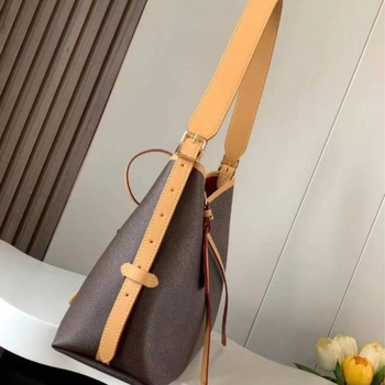 Carryall ženska torba — ulični stil, prava koža, tote torba u bucket obliku, zatvoren otvor, unutarnji laminirani džep sa zatvaračem