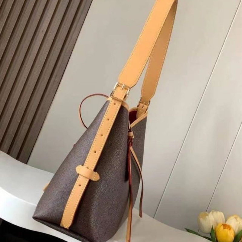 Carryall ženska torba — ulični stil, prava koža, tote torba u bucket obliku, zatvoren otvor, unutarnji laminirani džep sa zatvaračem