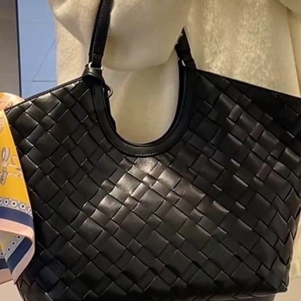 Tote torba od prave kože - gradski stil, unutarnja podstava od sintetičke kože, ljeto 2025