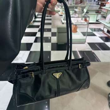 Ženska torba preko ramena od prave kože, vosk koža, s jednom naramenicom, zatvarač, zima 2024