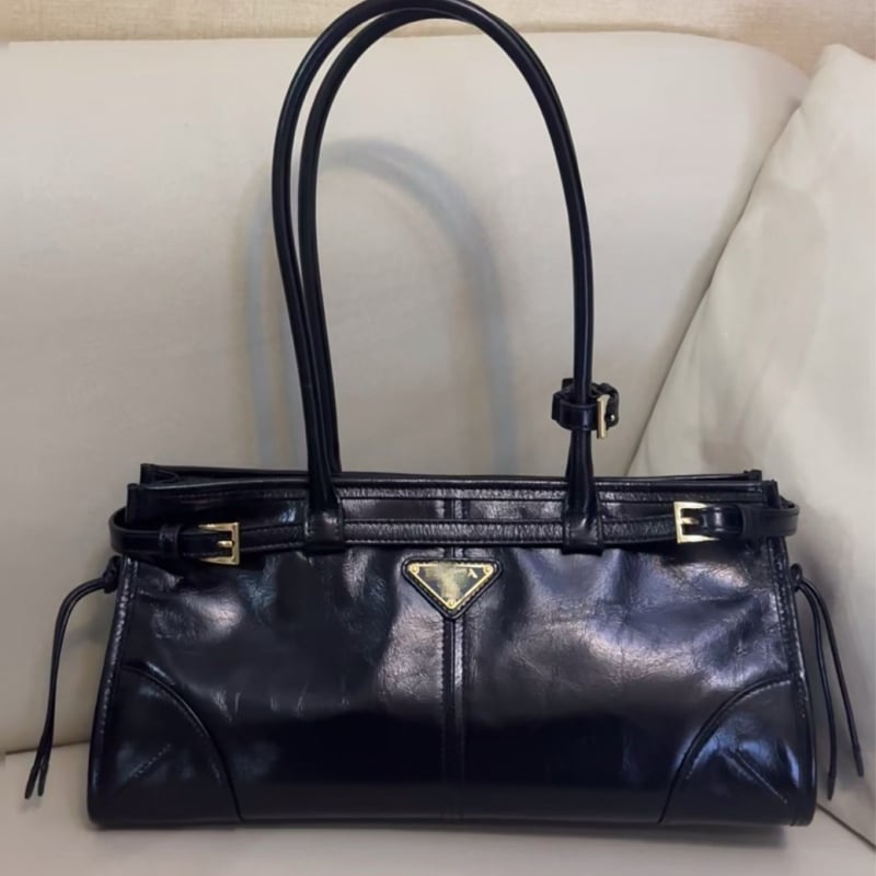 Ženska torba preko ramena od prave kože, vosk koža, s jednom naramenicom, zatvarač, zima 2024