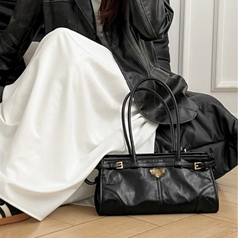 Ženska torba preko ramena od prave kože, vosk koža, s jednom naramenicom, zatvarač, zima 2024