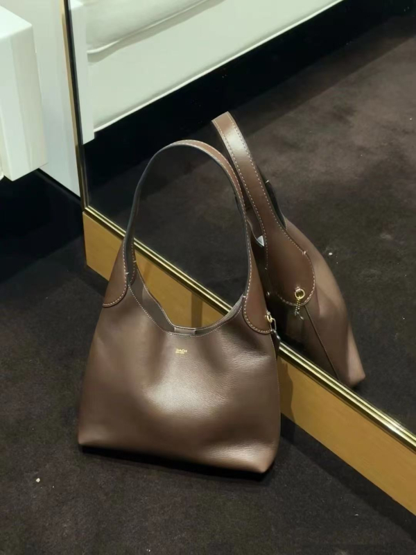 Geantă Tote din piele naturală, formă verticală pătrată, căptușeală din poliester, închidere magnetică, compartiment interior cu buzunar cu fermoar, buzunar pentru telefon și buzunar pentru ID