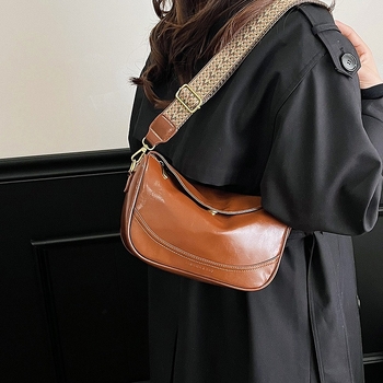 Geantă de damă în formă de dumpling, PU, stil stradal, cu fermoar, căptușeală poliester, buzunar interior cu fermoar, Zhuowang, Toamnă 2025