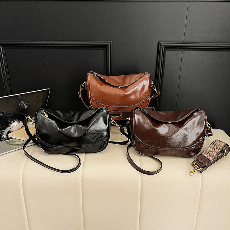 Geantă de damă în formă de dumpling, PU, stil stradal, cu fermoar, căptușeală poliester, buzunar interior cu fermoar, Zhuowang, Toamnă 2025
