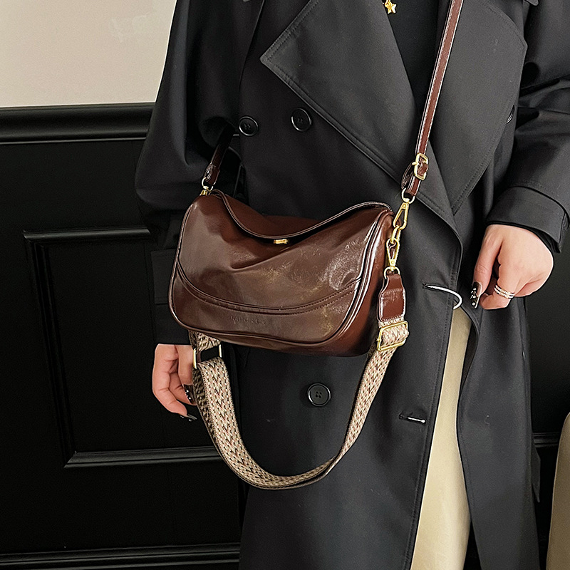 Geantă de damă în formă de dumpling, PU, stil stradal, cu fermoar, căptușeală poliester, buzunar interior cu fermoar, Zhuowang, Toamnă 2025