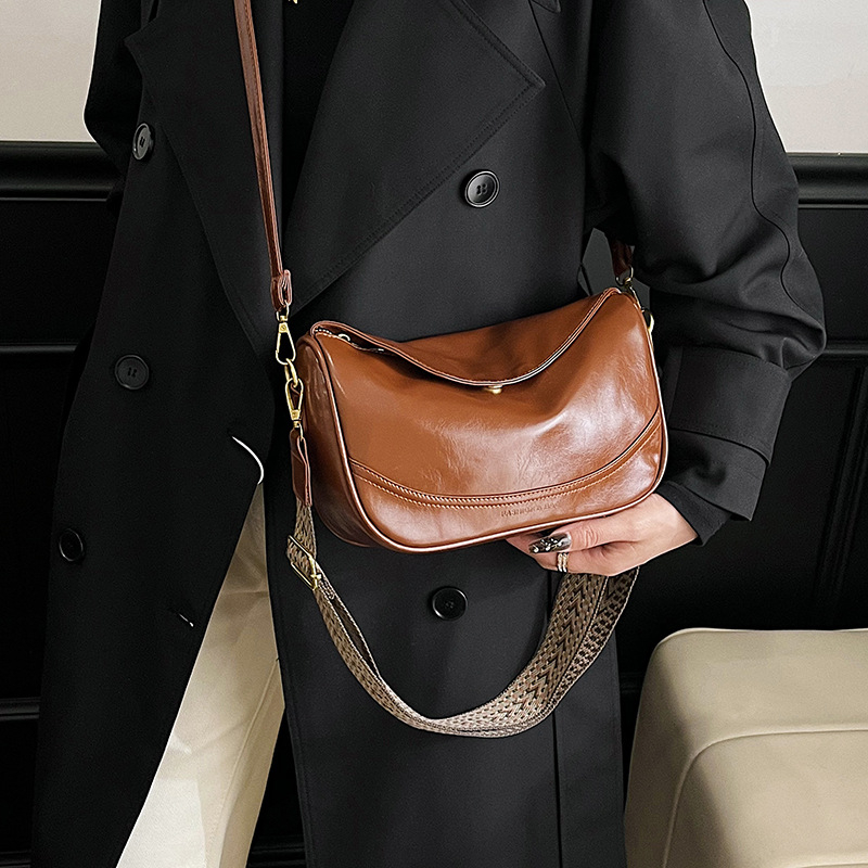 Geantă de damă în formă de dumpling, PU, stil stradal, cu fermoar, căptușeală poliester, buzunar interior cu fermoar, Zhuowang, Toamnă 2025