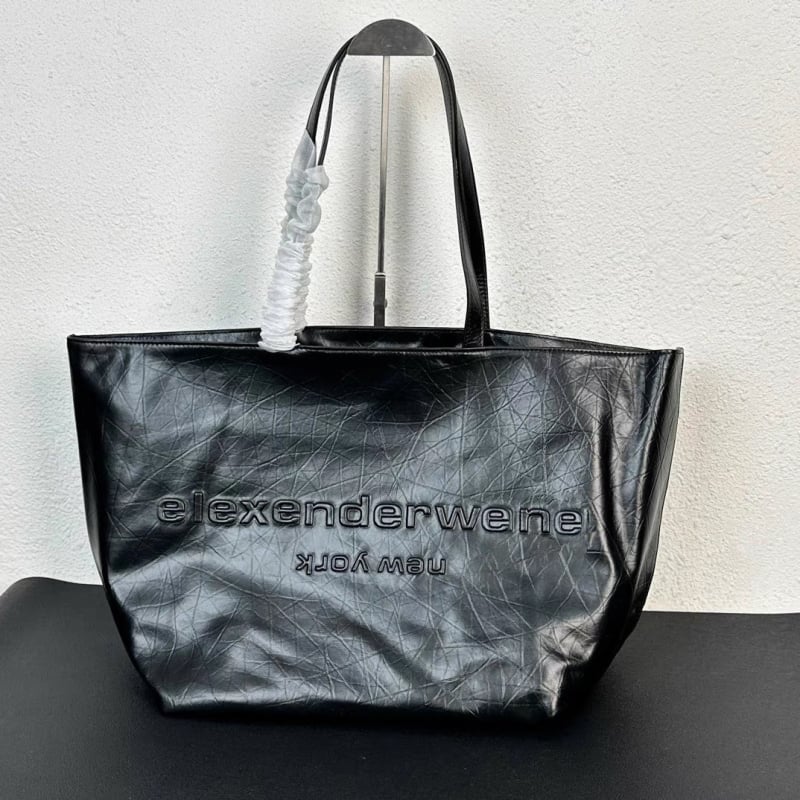 Geantă bucket din piele naturală, cu deschidere deschisă, curele dublu și buzunare interne pentru telefon și laptop