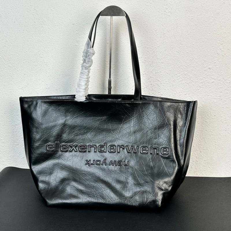 Geantă bucket din piele naturală, cu deschidere deschisă, curele dublu și buzunare interne pentru telefon și laptop