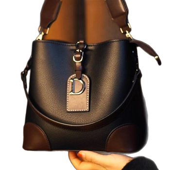 Ženska bucket bag od PU kože, horizontalni kvadratni oblik, zatvaranje na zip, veliki kapacitet, jedna naramenica