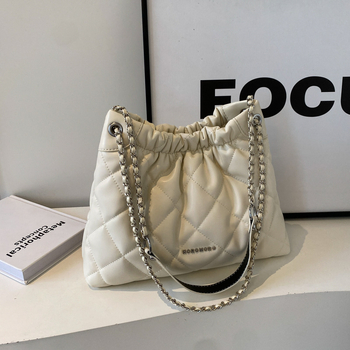 Geantă de tip găleată cu curea din lanț, PU material, stil urban minimalist, design cu capac, buzunar cu fermoar și buzunar pentru telefon