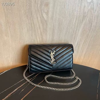 PU bőrhatású vízszintes négyszögletes táska kapcsos záródással és láncos vállpánttal, belső zsebek telefonhoz és dokumentumokhoz