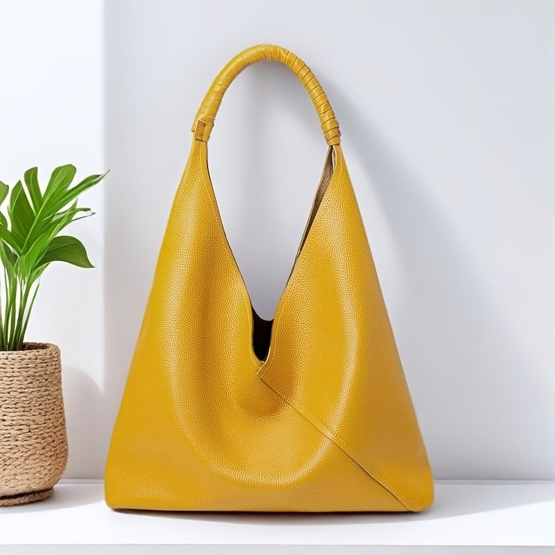 Moterų tote rankinė iš pirmosios kokybės galvijų odos; vidinis odinis pamušalas; vertikalus kvadrato siluetas; užtrauktukas; vidiniai kišenės (užtrauktuko kišenė, telefono kišenė)