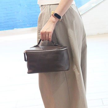 Kosmetinė rankinė iš odos pirmosios kokybės, dėžutės formos, užtrauktukas, vidus iš poliesterio-pamuko, didelis talpa