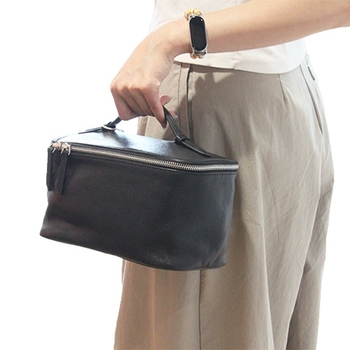 Kosmetinė rankinė iš odos pirmosios kokybės, dėžutės formos, užtrauktukas, vidus iš poliesterio-pamuko, didelis talpa