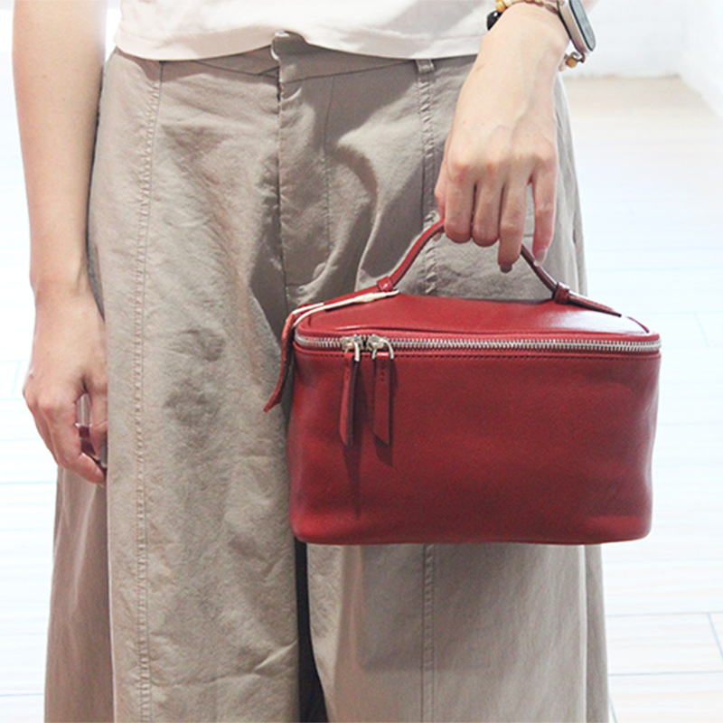 Kosmetinė rankinė iš odos pirmosios kokybės, dėžutės formos, užtrauktukas, vidus iš poliesterio-pamuko, didelis talpa