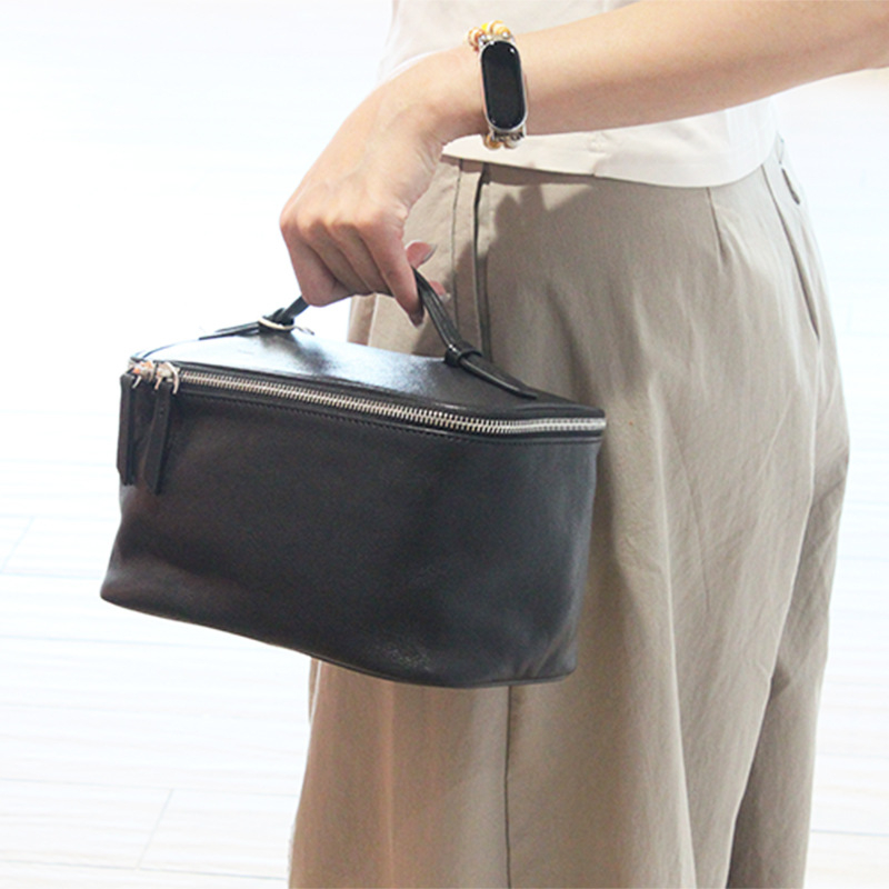 Kosmetinė rankinė iš odos pirmosios kokybės, dėžutės formos, užtrauktukas, vidus iš poliesterio-pamuko, didelis talpa