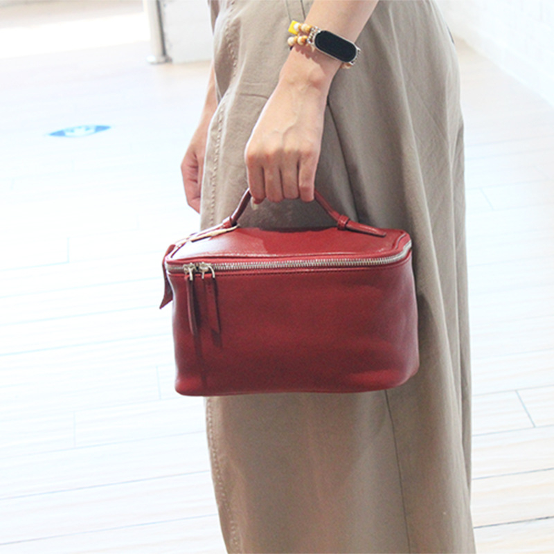 Kosmetinė rankinė iš odos pirmosios kokybės, dėžutės formos, užtrauktukas, vidus iš poliesterio-pamuko, didelis talpa