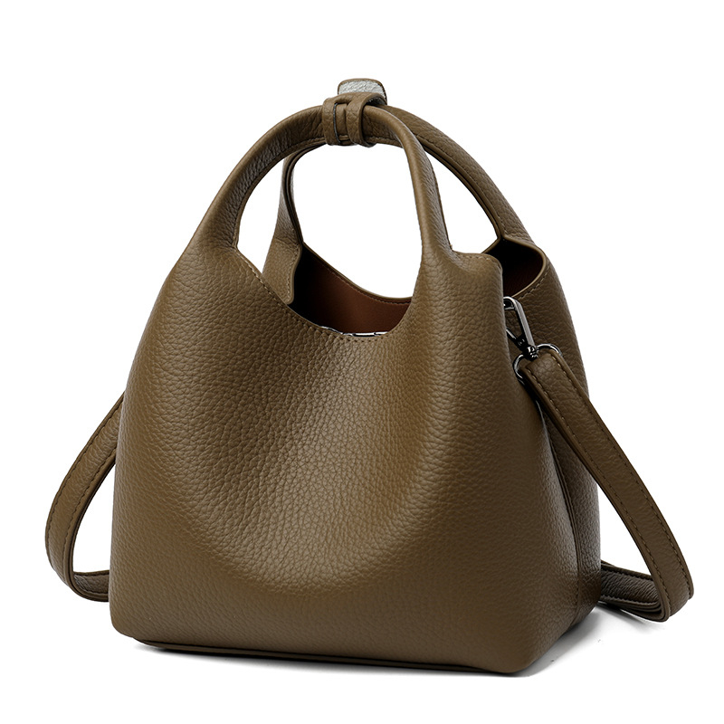 Bucket torba velikog kapaciteta, mekana PU koža, zatvarač, unutarnji džep sa zatvaračem i džep za dokumente, jednodijelna naramenica, izlazi zimi 2025.